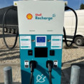 Schneider Electric dodává ultrarychlé nabíječky pro síť Shell Recharge. Většinu baterie doplní za 15 minut